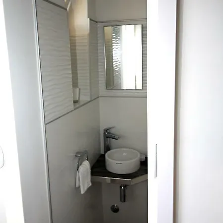 Central Beach Apartment Apartman *