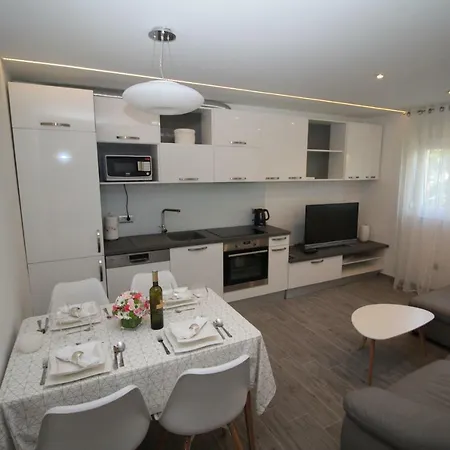 Central Beach Apartment Апартаменты Сплит