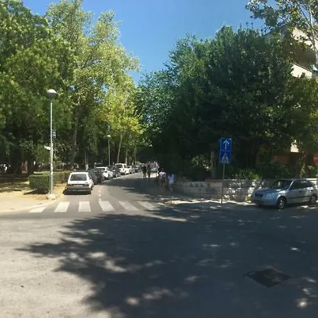 Διαμέρισμα Central Beach Apartment *